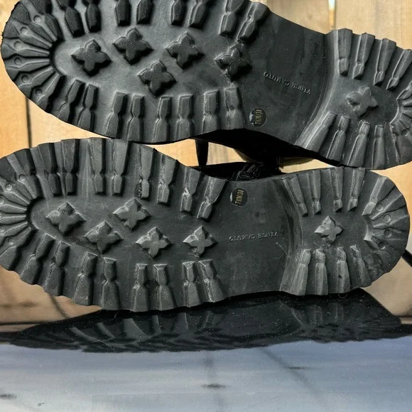 Vince Camuto - Picture 7 of 8